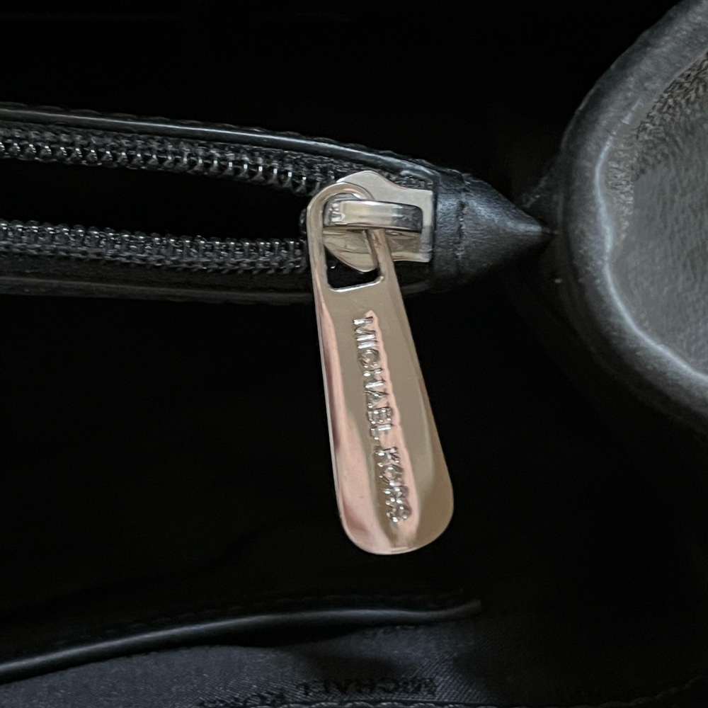 Michael Kors Jet Set PVC/Genuine Leather East/West Travel TOTE (Black) - Picture 7 of 14